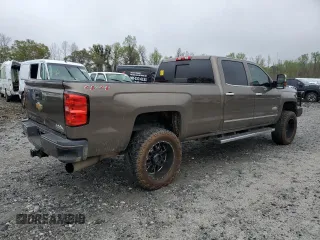 2015 Chevrolet Silverado 3500HD High Country z VIN 1GC4K1E84FF551263, wystawiony jako Copart lot #51272545 z przebiegiem 249 026 mil mil oraz Tytuł czysty. Historia ofert i sprzedaży dostępna na DreamBid. Obrazek 3.