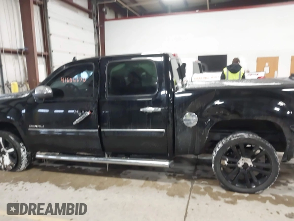 2011 GMC Sierra 1500 Denali z VIN 3GTP2XE2XBG128854, wystawiony jako IAAI lot #41606670 z przebiegiem 150 556 mil mil oraz . Historia ofert i sprzedaży dostępna na DreamBid. Obrazek 14.