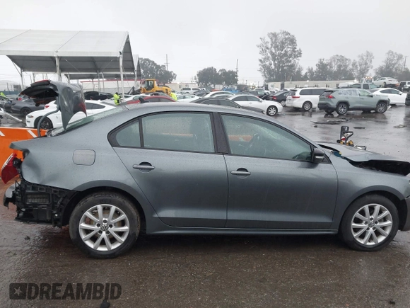 2011 Volkswagen Jetta Sedan SE PZEV with VIN 3VWDZ7AJ3BM332471, listed as a IAAI auction lot 41732964 with 168,920 mi miles. Bid and sale history available at carsss.com. Image 13.