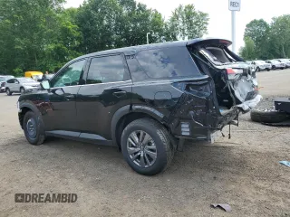 2024 Nissan Pathfinder S z VIN 5N1DR3AC1RC243826, wystawiony jako Copart lot #61145195 z przebiegiem 3 277 mil mil oraz Szkoda całkowita • Salvage title. Historia ofert i sprzedaży dostępna na DreamBid. Obrazek 2.