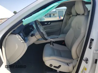 2018 Volvo XC60 Momentum with VIN LYV102RK3JB086865, listed as a Copart auction lot 53617825 with 29,337 mi miles and Salvage title. Bid and sale history available at DreamBid. Image 7.