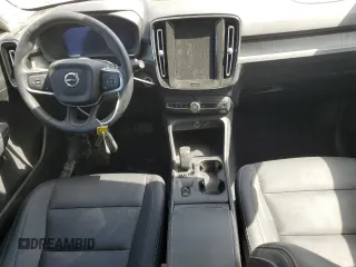 2025 Volvo XC40 Core Bright Theme z VIN YV4L12UJ4S2520540, wystawiony jako Copart lot #60871675 z przebiegiem 5 949 mil mil oraz Szkoda całkowita • Salvage title. Historia ofert i sprzedaży dostępna na DreamBid. Obrazek 8.