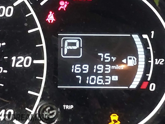 2016 Nissan Note S z VIN 3N1CE2CP4GL375425, wystawiony jako IAAI lot #42267820 z przebiegiem 169 193 mil mil oraz . Historia ofert i sprzedaży dostępna na DreamBid. Obrazek 15.