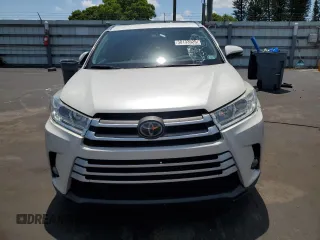 2018 Toyota Highlander SE with VIN 5TDKZRFH2JS550203, listed as a Copart auction lot 58133525 with 117,891 mi miles and Salvage title. Bid and sale history available at DreamBid. Image 5.