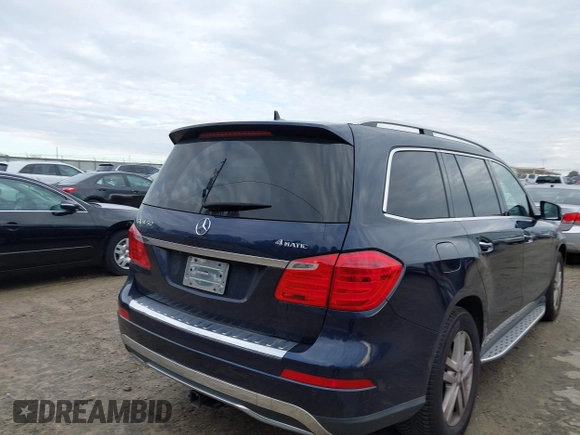 2015 Mercedes-Benz GL-Class GL 450 with VIN 4JGDF6EE9FA513009, listed as a IAAI auction lot 41311164 with 121,185 mi miles. Bid and sale history available at carsss.com. Image 4.