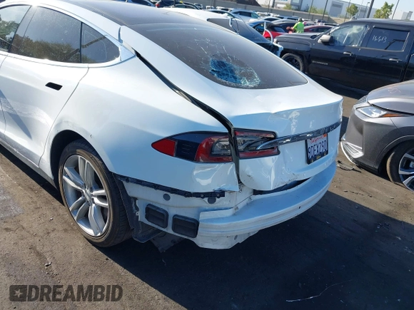 2013 Tesla Model S z VIN 5YJSA1CG0DFP22533, wystawiony jako IAAI lot #42519702 z przebiegiem 168 313 mil mil oraz . Historia ofert i sprzedaży dostępna na DreamBid. Obrazek 6.