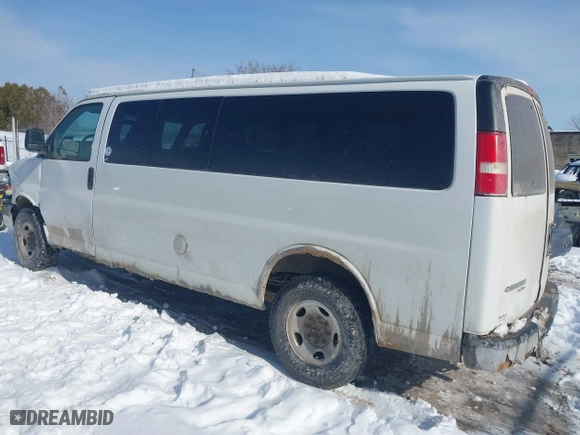 2012 Chevrolet Express Passenger 1LT with VIN 1GAZG1FG0C1150999, listed as a IAAI auction lot 41475070 with 334,911 mi miles. Bid and sale history available at carsss.com. Image 3.