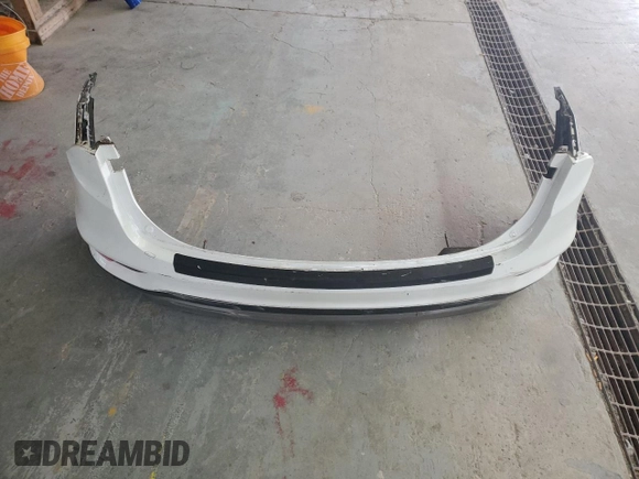 2018 Hyundai Santa Fe 2.0T с VIN 5NMZU4LA9JH061307, выставлен на аукционе Copart как лот 85495764 с пробегом 91 011 миль миль и Списание • Salvage title. История ставок и продаж доступна на DreamBid. Изображение 12.