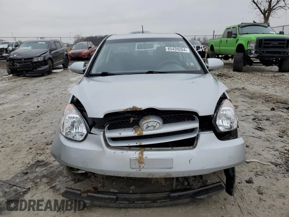2008 Hyundai Accent SE z VIN KMHCN36C28U098322, wystawiony jako Copart lot #85439204 z przebiegiem 73 280 mil mil oraz Czysty tytuł • Clean title. Historia ofert i sprzedaży dostępna na DreamBid. Obrazek 5.
