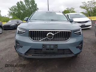 2023 Volvo XC40 Ultimate Bright Theme с VIN YV4L12UAXP2025895, выставлен на аукционе IAAI как лот 42294917 с пробегом 5 384 миль миль и . История ставок и продаж доступна на DreamBid. Изображение 12.