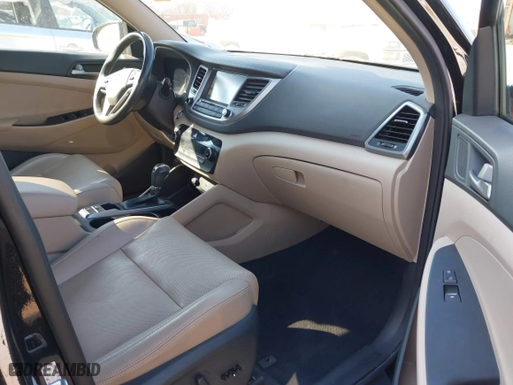 2017 Hyundai Tucson Value with VIN KM8J33A25HU586191, listed as a IAAI auction lot 41682127 with 58,877 mi miles. Bid and sale history available at carsss.com. Image 5.