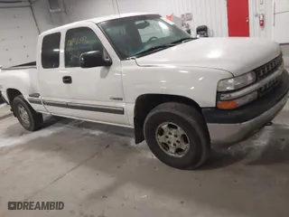 2002 Chevrolet Silverado 1500 LS with VIN 1GCEK19T42Z272682, listed as a IAAI auction lot 41236043 with 0 mi miles. Bid and sale history available at carsss.com. Image 1.