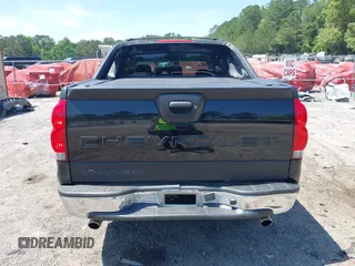 2003 Chevrolet Avalanche with VIN 3GNEC13T03G327322, listed as a IAAI auction lot 42309223 with 223,727 mi miles and . Bid and sale history available at DreamBid. Image 16.