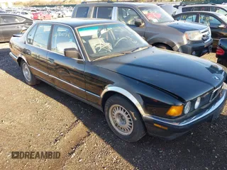 1988 BMW 7 Series z VIN WBAGB4318J3209844, wystawiony jako IAAI lot #42133230 z przebiegiem Nie podano mil oraz . Historia ofert i sprzedaży dostępna na DreamBid. Obrazek 1.