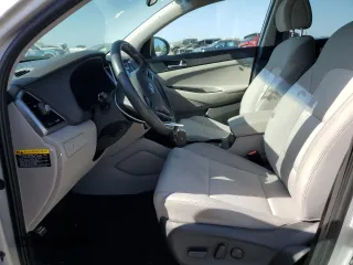 2017 Hyundai Tucson Sport z VIN KM8J33A26HU469865, wystawiony jako Copart lot #52766315 z przebiegiem 82 893 mil mil oraz Szkoda całkowita • Salvage title. Historia ofert i sprzedaży dostępna na DreamBid. Obrazek 7.