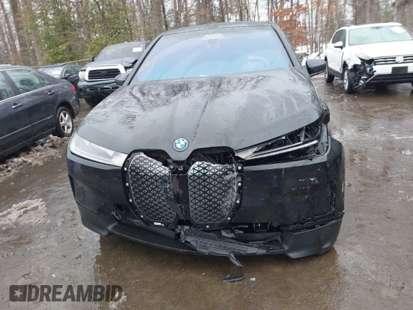 2024 BMW iX xDrive50 z VIN WB523CF04RCR31259, wystawiony jako IAAI lot #41559235 z przebiegiem Nie podano mil oraz . Historia ofert i sprzedaży dostępna na DreamBid. Obrazek 12.