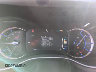 2024 Chrysler Pacifica Hybrid Select z VIN 2C4RC1S78RR123711, wystawiony jako Copart lot #55967745 z przebiegiem 12 042 mil mil oraz Nie do naprawy. Historia ofert i sprzedaży dostępna na DreamBid. Obrazek 9.