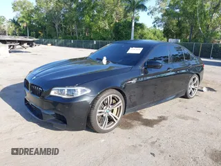 2014 BMW M5 z VIN WBSFV9C54ED593281, wystawiony jako IAAI lot #42063656 z przebiegiem 104 517 mil mil oraz . Historia ofert i sprzedaży dostępna na DreamBid. Obrazek 2.