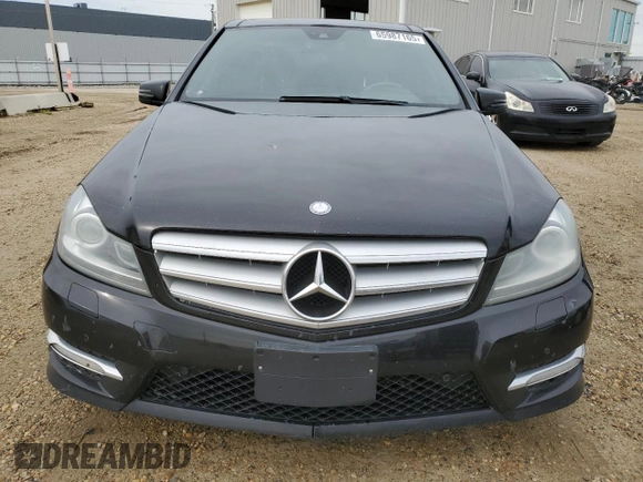 2013 Mercedes-Benz C 350 z VIN WDDGF8JB5DA751323, wystawiony jako Copart lot #65987165 z przebiegiem 168 291 mil mil oraz Czysty tytuł • Clean title. Historia ofert i sprzedaży dostępna na DreamBid. Obrazek 5.