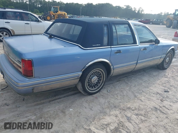 1994 Lincoln Town Car Executive with VIN 1LNLM81W5RY745596, listed as a IAAI auction lot 42548865 with 380,567 mi miles and . Bid and sale history available at DreamBid. Image 4.