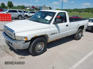 2001 Dodge 2500 z VIN 3B7KC26Z61M283195, wystawiony jako IAAI lot #42307262 z przebiegiem 127 818 mil mil oraz . Historia ofert i sprzedaży dostępna na DreamBid. Obrazek 2.