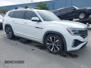 2024 Volkswagen Atlas SEL Premium R-Line z VIN 1V2FR2CA6RC547798, wystawiony jako IAAI lot #41723656 z przebiegiem 27 146 mil mil oraz . Historia ofert i sprzedaży dostępna na DreamBid. Obrazek 1.