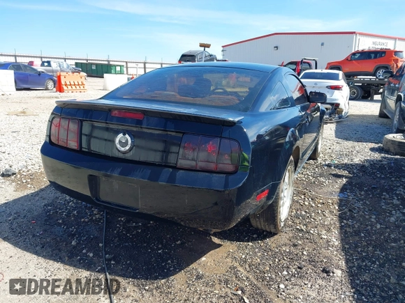 2007 Ford Mustang Deluxe with VIN 1ZVFT80N075253857, listed as a IAAI auction lot 41809040 with Not Provided miles. Bid and sale history available at carsss.com. Image 4.