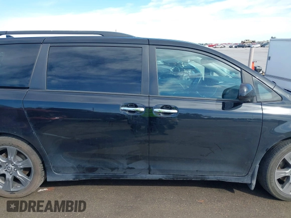 2020 Toyota Sienna SE with VIN 5TDXZ3DC7LS062183, listed as a IAAI auction lot 41791032 with 80,760 mi miles. Bid and sale history available at carsss.com. Image 13.