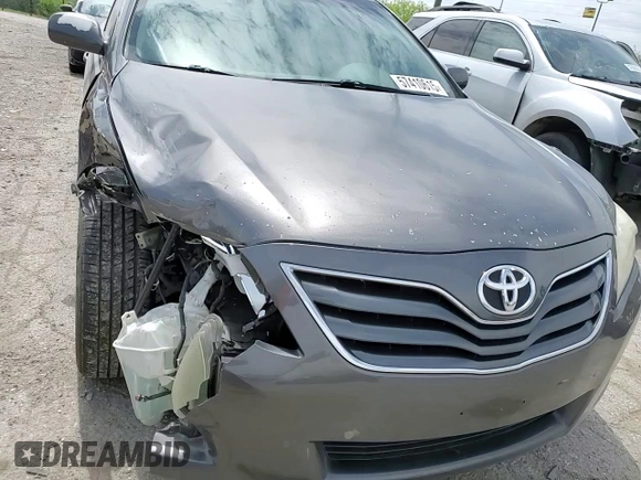 2011 Toyota Camry LE z VIN 4T4BF3EK9BR180367, wystawiony jako Copart lot #57410615 z przebiegiem 226 183 mil mil oraz Szkoda całkowita • Salvage title. Historia ofert i sprzedaży dostępna na DreamBid. Obrazek 13.