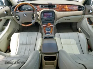 2008 Jaguar S-Type 3 z VIN SAJWA01A48FN83097, wystawiony jako Copart lot #58325425 z przebiegiem 53 576 mil mil oraz Tytuł czysty. Historia ofert i sprzedaży dostępna na DreamBid. Obrazek 8.