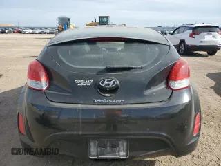 2015 Hyundai Veloster z VIN KMHTC6AD9FU243280, wystawiony jako Copart lot #55833475 z przebiegiem 72 262 mil mil oraz Szkoda całkowita • Salvage title. Historia ofert i sprzedaży dostępna na DreamBid. Obrazek 6.