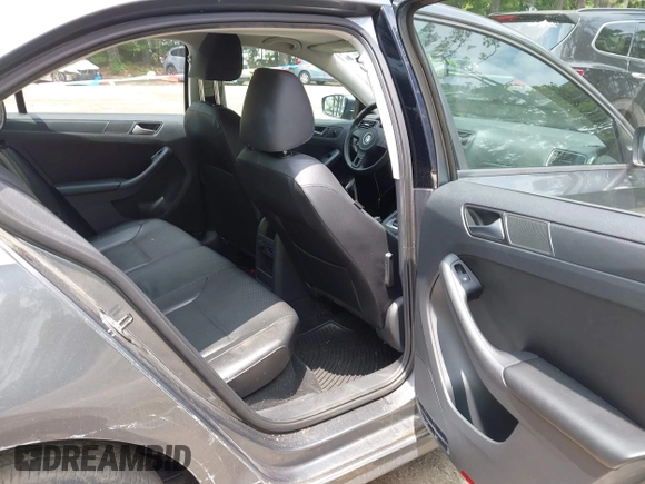 2014 Volkswagen Jetta SE with VIN 3VWD07AJ0EM236487, listed as a IAAI auction lot 42714441 with 124,596 mi miles and . Bid and sale history available at DreamBid. Image 8.