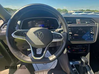 2024 Volkswagen Tiguan SE с VIN 3VV3B7AXXRM083203, выставлен на аукционе IAAI как лот 42813448 с пробегом 30 988 миль миль и . История ставок и продаж доступна на DreamBid. Изображение 10.
