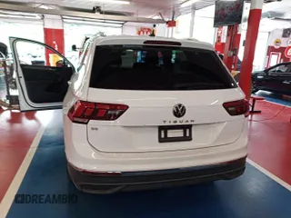2024 Volkswagen Tiguan SE z VIN 3VV3B7AX0RM082514, wystawiony jako IAAI lot #42796136 z przebiegiem 27 247 mil mil oraz . Historia ofert i sprzedaży dostępna na DreamBid. Obrazek 25.