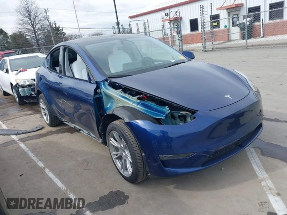 2024 Tesla Model Y Long Range z VIN 7SAYGDEE9RA244657, wystawiony jako IAAI lot #41694621 z przebiegiem 12 991 mil mil oraz . Historia ofert i sprzedaży dostępna na DreamBid. Obrazek 1.