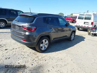 2022 Jeep Compass Latitude with VIN 3C4NJCBB0NT138781, listed as a IAAI auction lot 41897474 with 44,955 mi miles and . Bid and sale history available at carsss.com. Image 4.