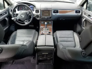 2016 Volkswagen Touareg Sport с VIN WVGEF9BP3GD011138, выставлен на аукционе Copart как лот 53557195 с пробегом 75 825 миль миль и Списание • Salvage title. История ставок и продаж доступна на DreamBid. Изображение 8.