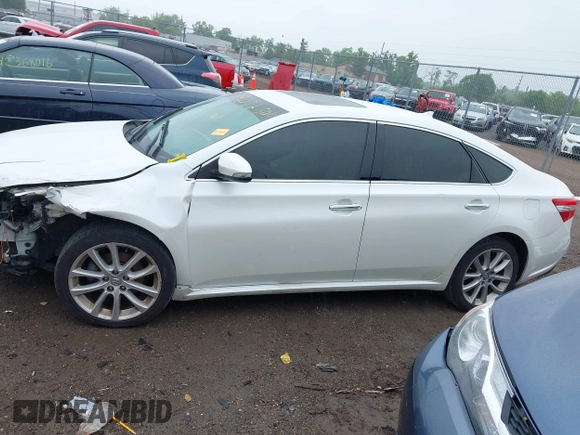 2013 Toyota Avalon XLE z VIN 4T1BK1EBXDU028546, wystawiony jako IAAI lot #42352506 z przebiegiem 144 139 mil mil oraz . Historia ofert i sprzedaży dostępna na DreamBid. Obrazek 15.