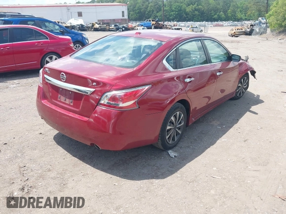 2015 Nissan Altima 2.5 z VIN 1N4AL3AP2FN886302, wystawiony jako IAAI lot #42178436 z przebiegiem 236 061 mil mil oraz . Historia ofert i sprzedaży dostępna na DreamBid. Obrazek 4.