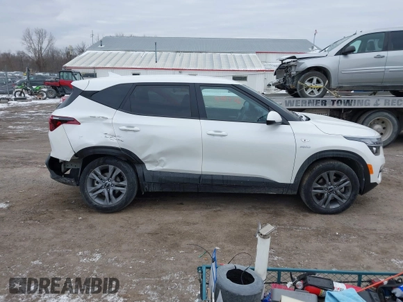 2023 Kia Seltos LX z VIN KNDEPCAA0P7449402, wystawiony jako IAAI lot #41413776 z przebiegiem 32 106 mil mil oraz . Historia ofert i sprzedaży dostępna na DreamBid. Obrazek 13.