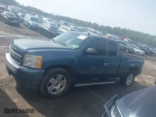 2007 Chevrolet Silverado 1500 LT w/1LT with VIN 1GCEC19JX7Z620827, listed as a IAAI auction lot 41912703 with 229,999 mi miles. Bid and sale history available at carsss.com. Image 13.
