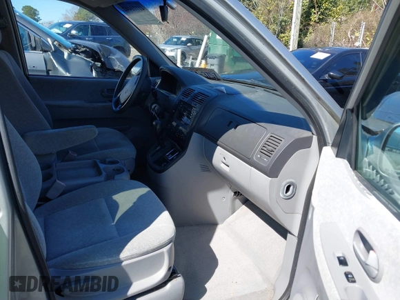 2005 Kia Sedona LX with VIN KNDUP131456627909, listed as a IAAI auction lot 41771442 with 1 mi miles. Bid and sale history available at carsss.com. Image 5.