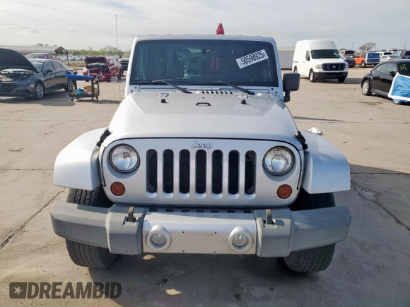2009 Jeep Wrangler Sahara z VIN 1J4FA54169L780809, wystawiony jako Copart lot #50598925 z przebiegiem 121 078 mil mil oraz Szkoda całkowita • Salvage title. Historia ofert i sprzedaży dostępna na DreamBid. Obrazek 5.
