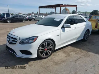 2014 Mercedes-Benz E 350 Sport z VIN WDDHF5KB7EA877606, wystawiony jako IAAI lot #41600100 z przebiegiem 99 682 mil mil oraz . Historia ofert i sprzedaży dostępna na DreamBid. Obrazek 2.