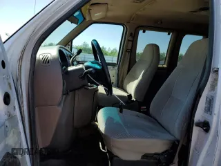 1998 Ford Econoline Wagon XL z VIN 1FBSS31LXWHA93170, wystawiony jako Copart lot #52535235 z przebiegiem 110 847 mil mil oraz Czysty tytuł • Clean title. Historia ofert i sprzedaży dostępna na DreamBid. Obrazek 7.