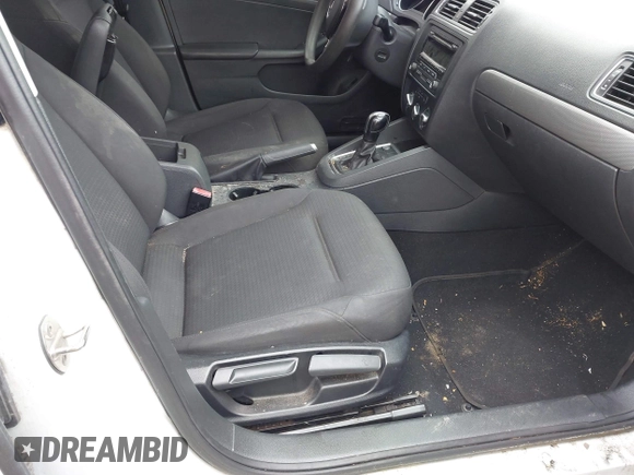 2015 Volkswagen Jetta Sedan 1.8T SE with VIN 3VWD17AJXFM324736, listed as a IAAI auction lot 42038277 with 151,817 mi miles. Bid and sale history available at carsss.com. Image 5.
