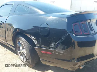 2013 Ford Mustang V6 z VIN 1ZVBP8AM2D5259728, wystawiony jako IAAI lot #42478522 z przebiegiem 179 685 mil mil oraz . Historia ofert i sprzedaży dostępna na DreamBid. Obrazek 6.