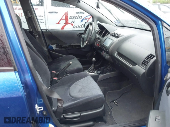 2007 Honda Fit Sport with VIN JHMGD37607S038310, listed as a IAAI auction lot 41904420 with 181,304 mi miles. Bid and sale history available at carsss.com. Image 5.