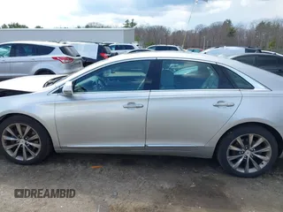 2013 Cadillac XTS Luxury z VIN 2G61P5S33D9170453, wystawiony jako IAAI lot #41928607 z przebiegiem 68 094 mil mil oraz . Historia ofert i sprzedaży dostępna na DreamBid. Obrazek 14.