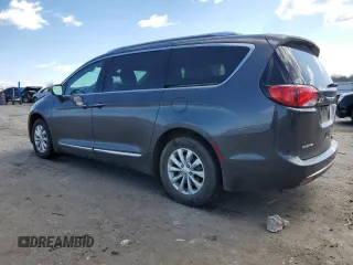 2018 Chrysler Pacifica Touring L z VIN 2C4RC1BGXJR142653, wystawiony jako Copart lot #50708575 z przebiegiem 136 816 mil mil oraz Szkody całkowita. Historia ofert i sprzedaży dostępna na DreamBid. Obrazek 2.